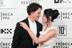 Katy Perry và cựu Thủ tướng Canada công khai