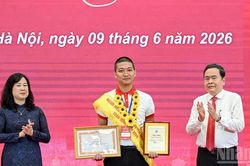 [Ảnh] Chủ tịch Quốc hội Trần Thanh Mẫn dự Lễ Tôn vinh người hiến máu tình nguyện tiêu biểu toàn quốc năm 2026