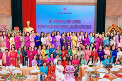 Nữ trí thức Việt Nam: Tỏa sáng từ tri thức và cống hiến