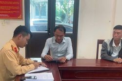 Quay đầu né chốt vẫn không thoát