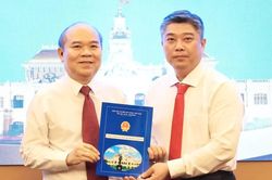 Trưởng Phòng Công tác chính trị, Công an TPHCM, giữ chức Phó Giám đốc Sở Dân tộc và Tôn giáo TPHCM