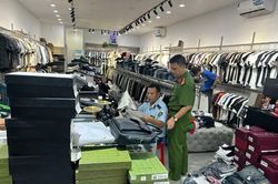 Đồng Nai: Khởi tố 2 bị can kinh doanh hàng giả nhãn hiệu nổi tiếng