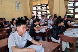 Dồn lực hỗ trợ thí sinh vùng biên giới