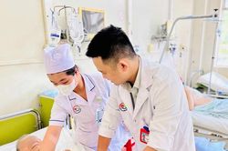 Đau bụng dữ dội, cụ ông 84 tuổi vỡ phình động mạch chủ bụng, ngừng tim