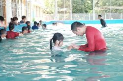 S&ocirc;i nổi c&aacute;c lớp học bơi ở x&atilde; miền n&uacute;i Quảng Ninh