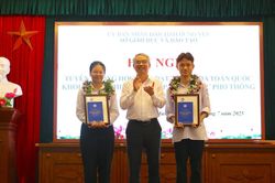 Thủ khoa tổ hợp A00 Kỳ thi tốt nghiệp THPT năm 2025 mách nước sĩ tử