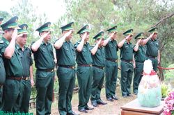 Đoàn công tác Bộ Tư lệnh Bộ đội Biên phòng dâng hương viếng mộ Đại tướng Võ Nguyên Giáp