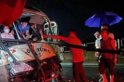 Va chạm liên hoàn trên cao tốc Tuyên Quang - Phú Thọ, nhiều người bị thương