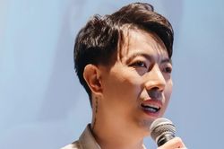 Ca sĩ Hoài Nhân mắc ung thư, mất hoàn toàn thị lực