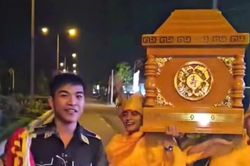 Bắt tạm giam 7 bị can vụ khiêng quan tài nhảy múa trên phố mừng sinh nhật