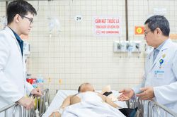 Xuy&ecirc;n đ&ecirc;m cứu nạn nh&acirc;n nguy kịch nhất vụ tai nạn cao tốc Phan Thiết - Dầu Gi&acirc;y