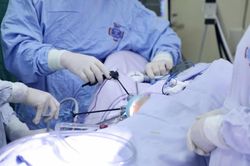 Từ ngồi xe lăn đến đạp xe đưa con đi học của người đàn ông 39 tuổi