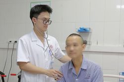 Đang chơi thể thao, người đ&agrave;n &ocirc;ng đột ngột ngừng tim