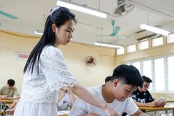 Những vật 'bất ly thân' và danh mục cấm mang vào phòng thi tốt nghiệp THPT