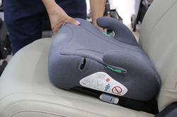 Những loại xe ô tô nào được miễn lắp ghế trẻ em từ 1/7?