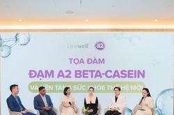 Khách hàng trải nghiệm gian hàng ấn tượng của a2 tại VietBaby Fair 2026