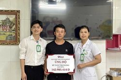 Bạn đọc giúp đỡ bé gái người Mông bị vỡ tá tràng hơn 142 triệu đồng