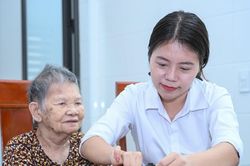 Khi chính quyền đến tận nhà phục vụ người dân