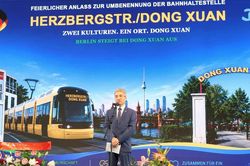 Đức: Thủ đô Berlin đổi tên một bến tàu điện để ghi nhận đóng góp của người Việt