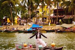 Hoa hậu Tiểu Vy quảng bá những địa điểm 'check-in' tuyệt đẹp ở quê nhà Hội An