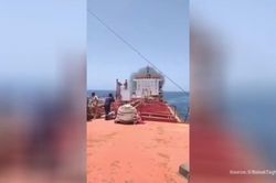 Tàu chở dầu chìm ngoài khơi Oman sau khi bị tấn công