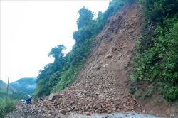 Lai Châu: Mưa lớn gây sạt lở, ách tắc giao thông cục bộ