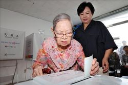 Hàn Quốc thúc đẩy cải cách hệ thống bầu cử sau vụ thiếu phiếu bầu