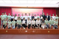 Kế thừa kiên định truyền thống cách mạng Việt Nam và Trung Quốc