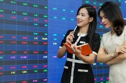 VN-Index tìm vùng cân bằng mới, khuyến nghị hạn chế bắt đáy