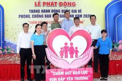 Gia đình thời hiện đại: Áp lực bủa vây và cách giữ lửa yêu thương