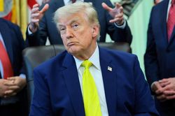 Thẩm phán Mỹ chặn mức phí visa H-1B hơn 2,5 tỷ đồng của ông Donald Trump