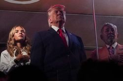 Donald Trump xuất hiện tại trận chung kết NBA ở New York
