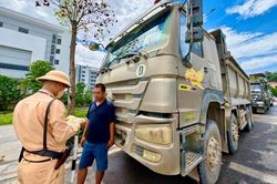 Hà Nội quyết liệt xử lý, ngăn chặn xe quá tải, cơi nới thành thùng