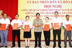 Xã Hòa Điền trao quyết định về công tác cán bộ
