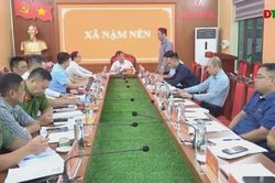 Trưởng ban Tuyên giáo và Dân vận Tỉnh ủy Vừ A Bằng làm việc tại xã Nậm Nèn và Pa Ham