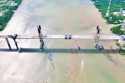 Hợp long cầu Phước Khánh trên cao tốc Bến Lức - Long Thành trong tháng 6
