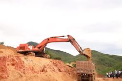 Dự án Đường liên vùng Khánh Sơn - Khánh Vĩnh: Gỡ vướng để tăng tốc thi công