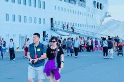 Tàu du lịch biển Star Voyager đưa 1.300 du khách đến Khánh Hòa