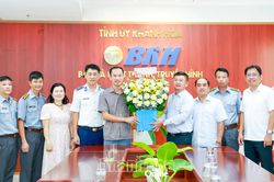 Lãnh đạo Bộ Tư lệnh Vùng Cảnh sát biển 3 và Chi đội Kiểm ngư số 4 chúc mừng Báo và Phát thanh, Truyền hình Khánh Hòa nhân kỷ niệm 101 năm Ngày Báo chí cách mạng Việt Nam
