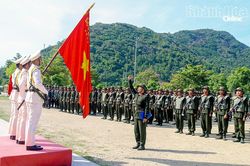 Trung đoàn Cảnh sát cơ động Nam Trung bộ bế giảng khóa huấn luyện chiến sĩ mới