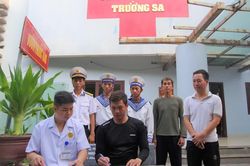 Bệnh xá đảo Trường Sa điều trị cho ngư dân bị bệnh trên biển