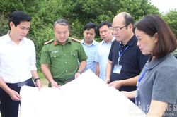 Đồng chí Bí thư Tỉnh ủy kiểm tra địa điểm xây dựng Trường nội trú liên cấp tại xã Cao Lộc