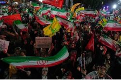 Iran tuy&ecirc;n bố sẽ đ&aacute;nh bại lệnh phong tỏa hải qu&acirc;n của Mỹ