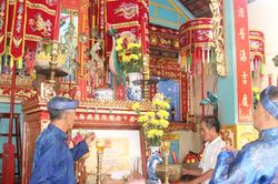 Xây dựng nếp sống văn minh trong hoạt động tín ngưỡng