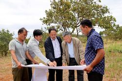 100% hộ dân xã Tuy Đức bàn giao mặt bằng xây dựng trường nội trú liên cấp biên giới