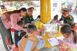 Mãi nhớ những 'Ngày thứ Năm chia sẻ yêu thương' nơi biên cương Tổ quốc