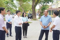 Phó Chủ tịch UBND thành phố Nguyễn Văn Mạnh kiểm tra công tác chuẩn bị thi tốt nghiệp THPT