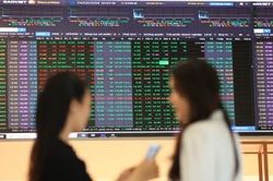 Chứng khoán nửa cuối năm: Cơ hội tích lũy trong những nhịp rung lắc
