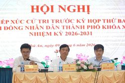 Chủ tịch HĐND TP. Hồ Chí Minh Võ Văn Minh tiếp xúc cử tri trước Kỳ họp thứ 3