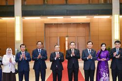 Chủ tịch Quốc hội Trần Thanh Mẫn tiếp lãnh đạo các thành phố ASEAN